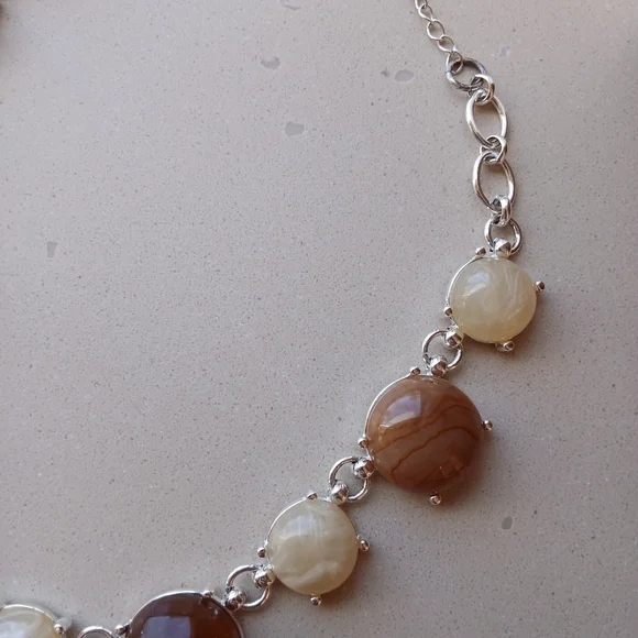 Trifari Vintage  16" Beautiful Necklace. - Picture 7 of 7